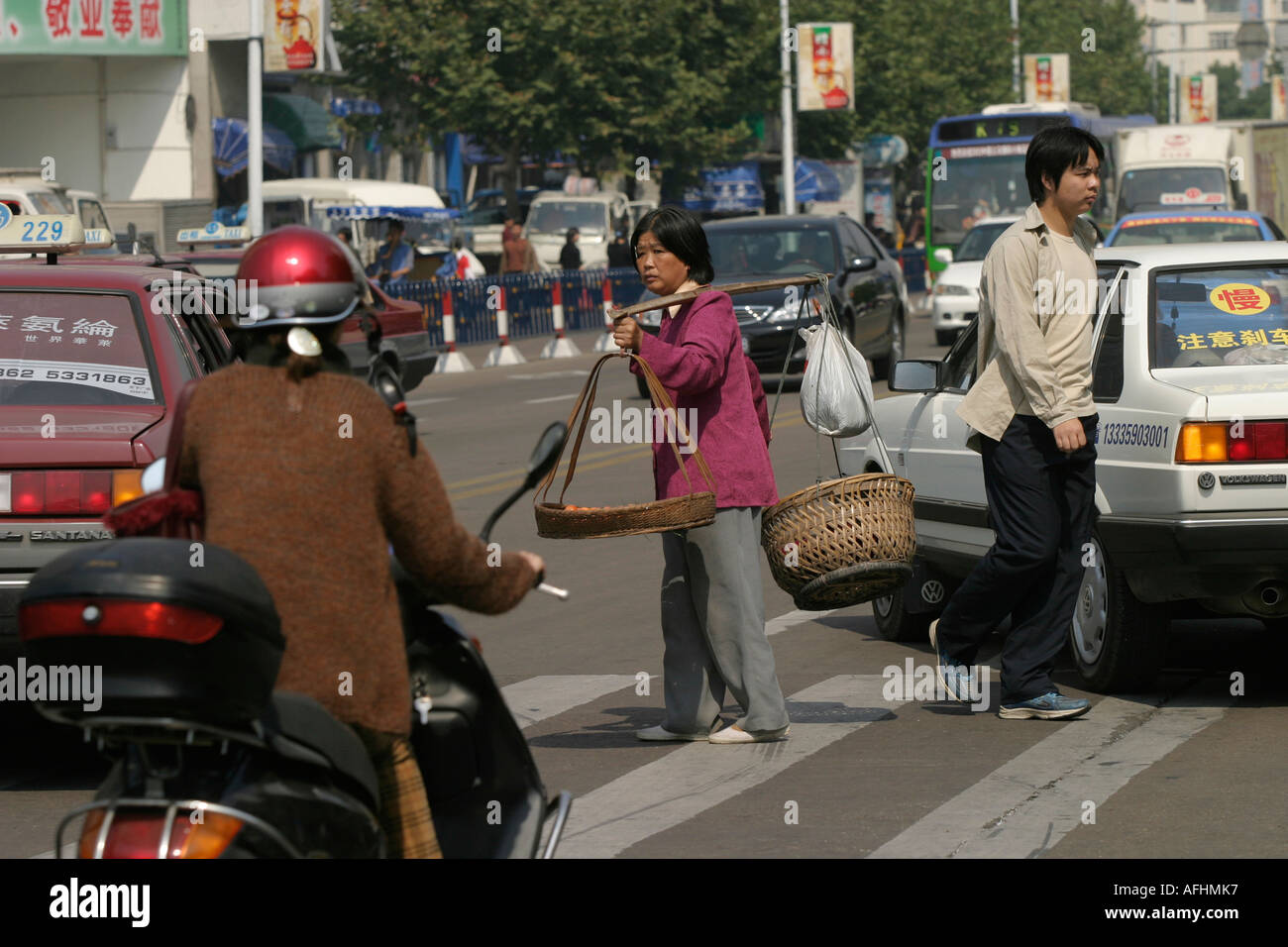 Frau Straßenhändler Stockfoto
