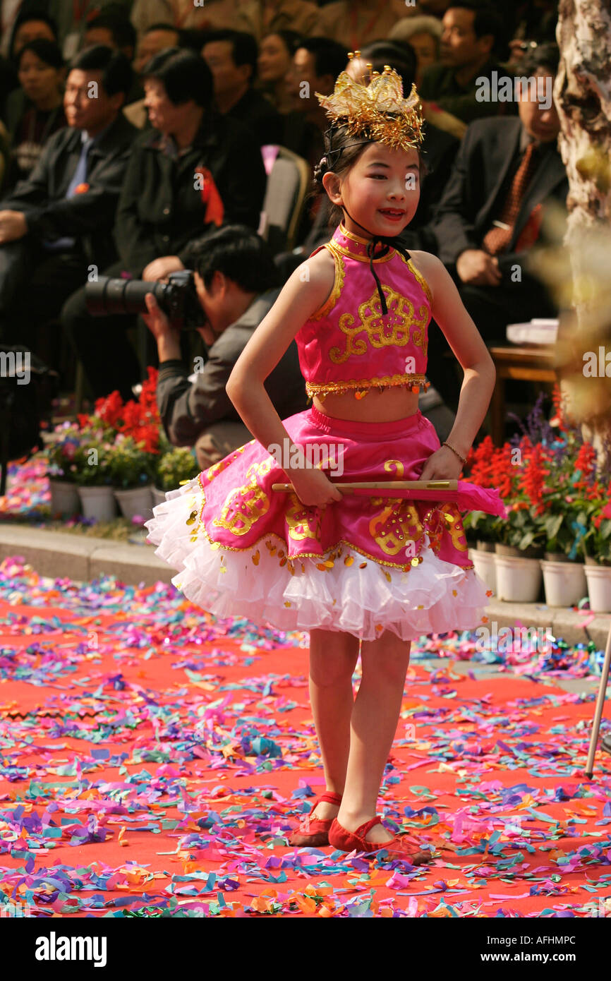 Kind-Tänzerin mit rosa Kleid Stockfoto