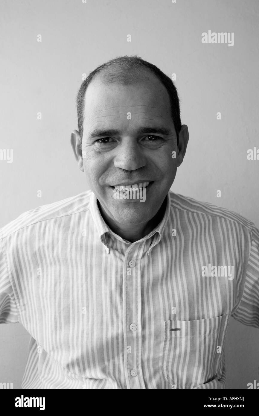 Porträt von einem reifen Mann lächelnd Stockfoto