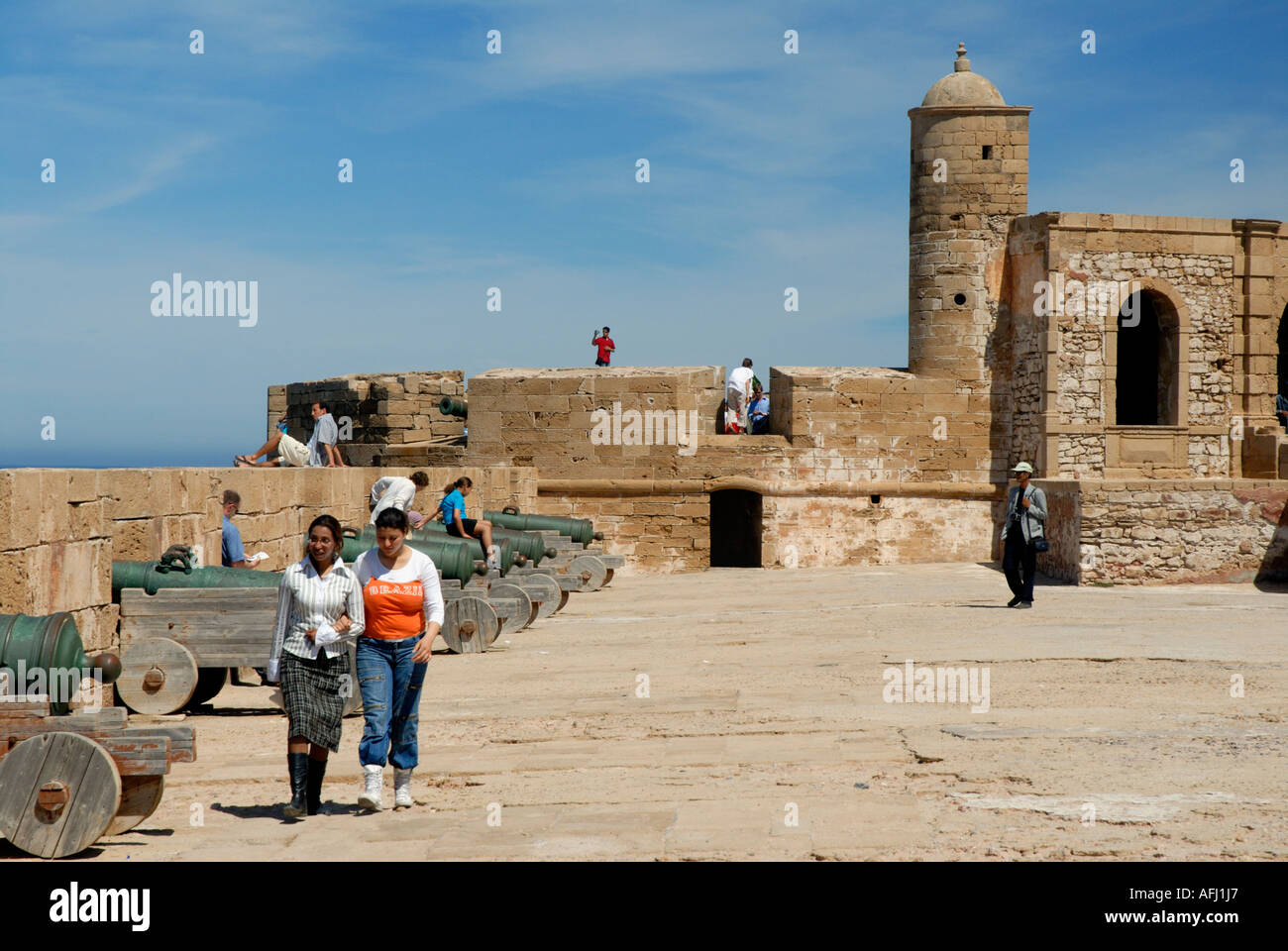 Blick auf Kanonen und alten Burgwall Skala De La Ville Essaouira Atlantikküste Marokko Nordafrika Stockfoto
