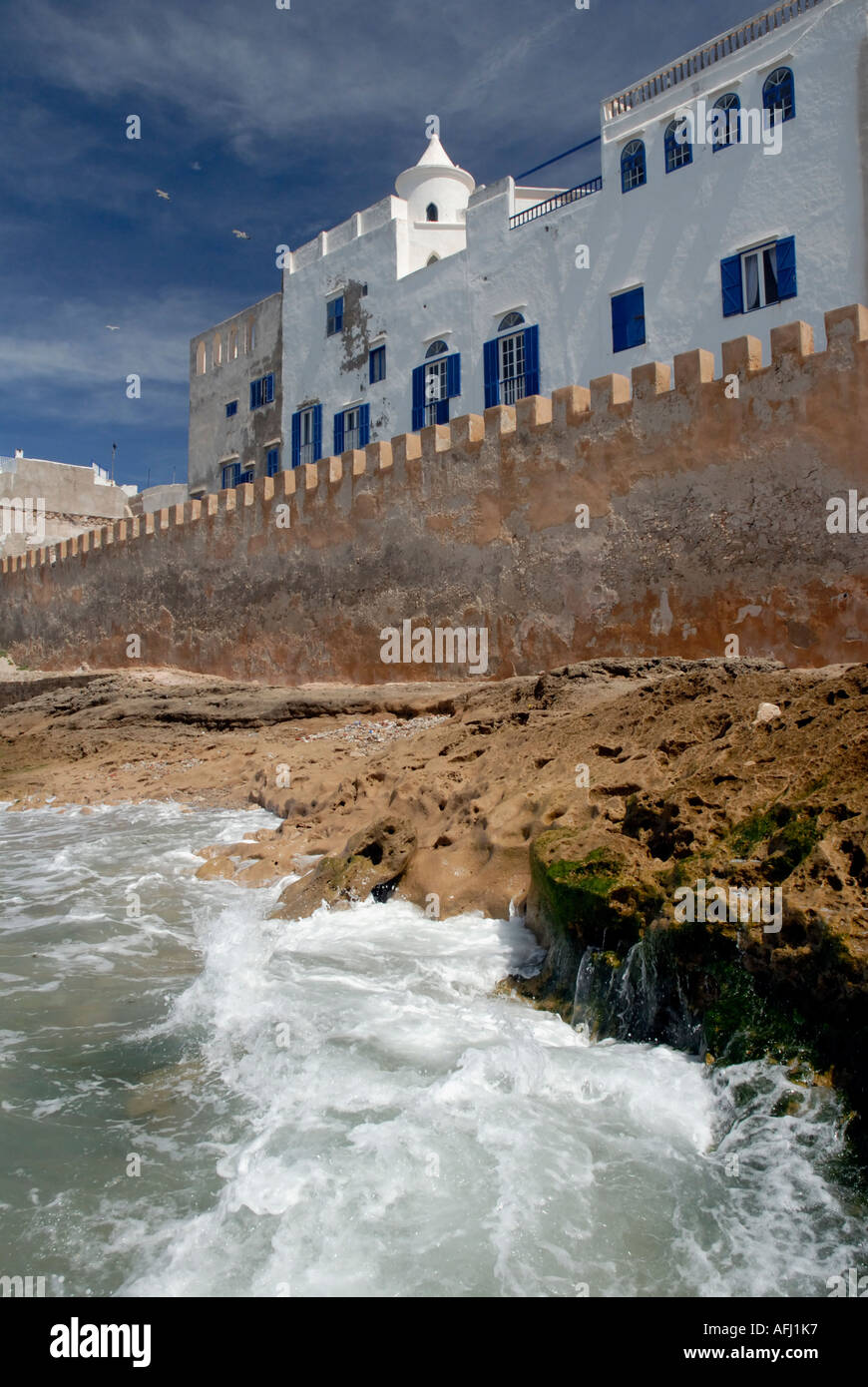 Ansicht von Häusern und alten Burgwall Ufermauer Essaouira Atlantikküste Marokko Nordafrika Stockfoto