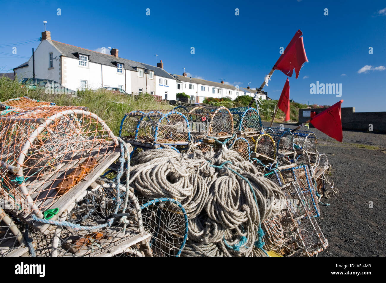 Hummer und Krabben Töpfe stapelten sich im Hafen von craster auf der Northumberland Küste Englands Stockfoto