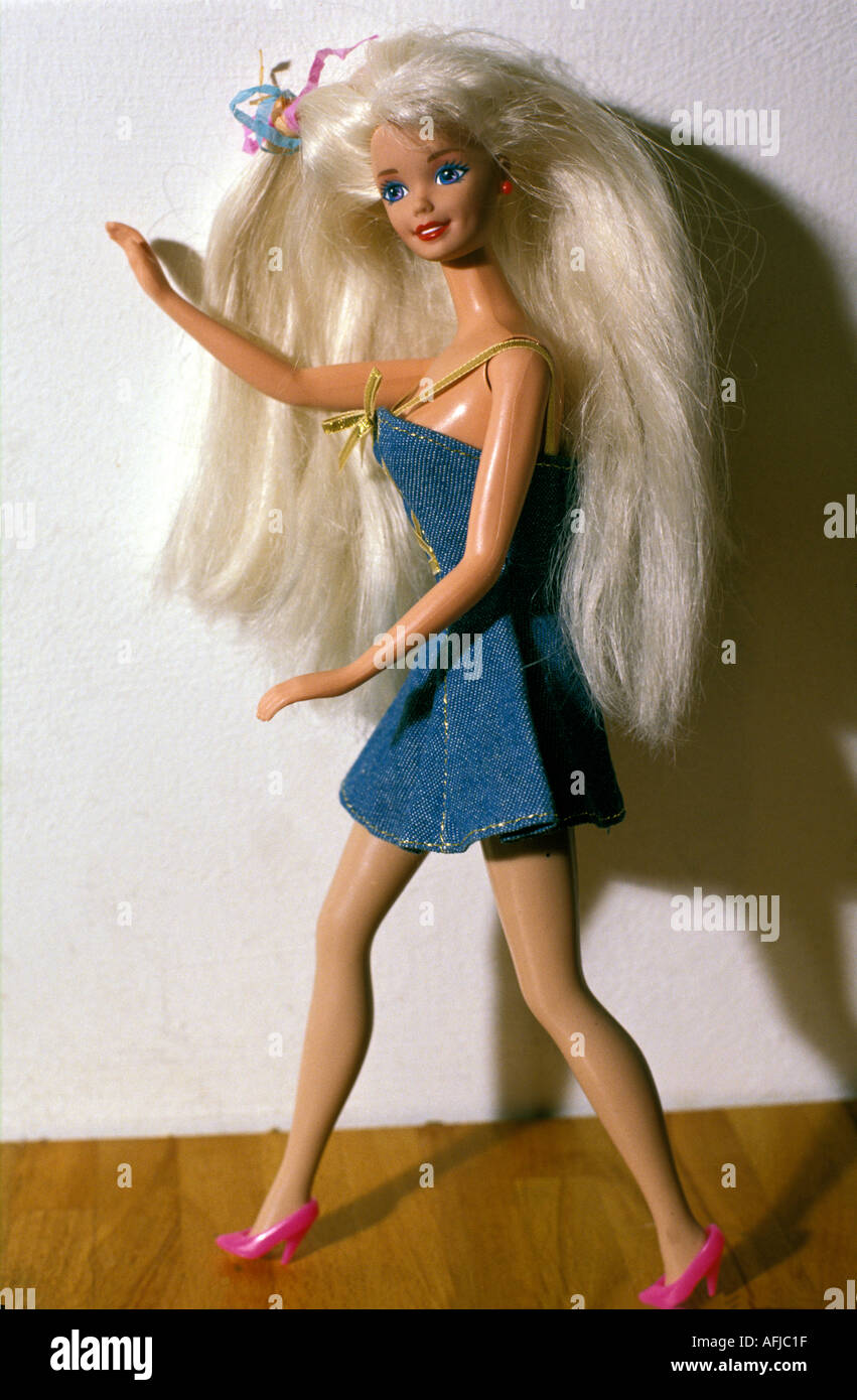 Barbie-Puppe mit langen blonden Haaren. Stockfoto