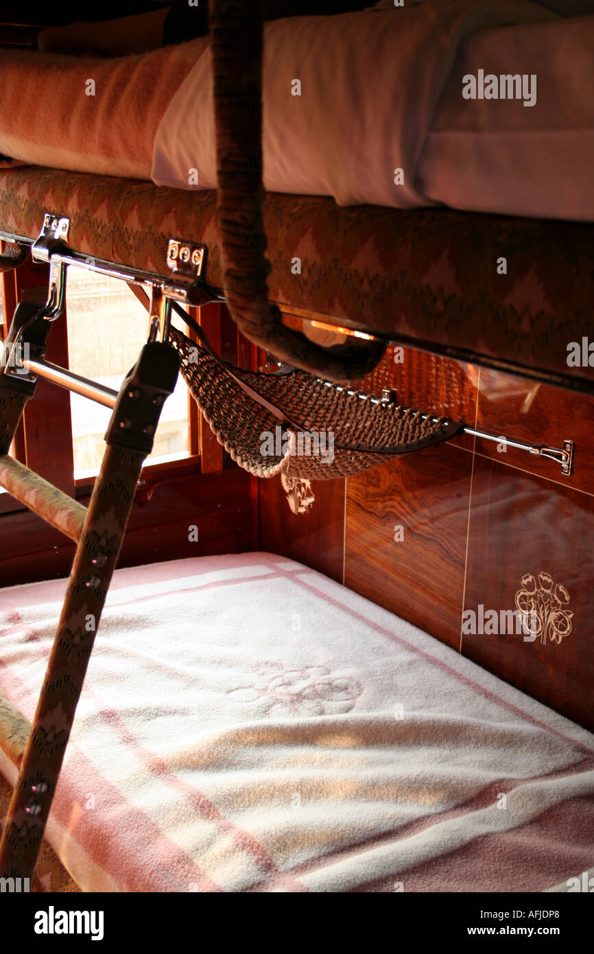 Luxuriöses Bett im Orient Express Stockfoto
