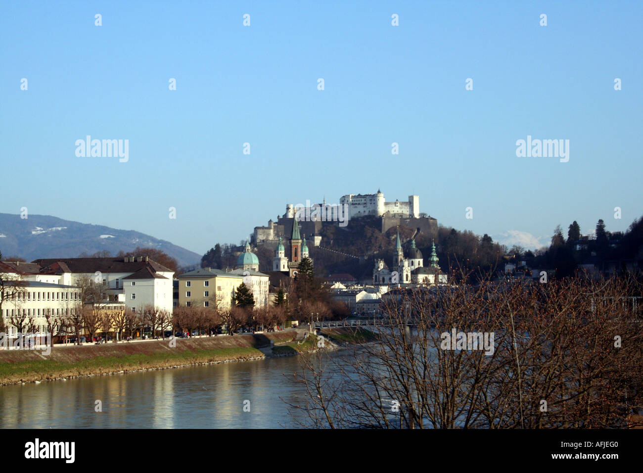 Blick vom Orient-Express durch Salzburg Stockfoto