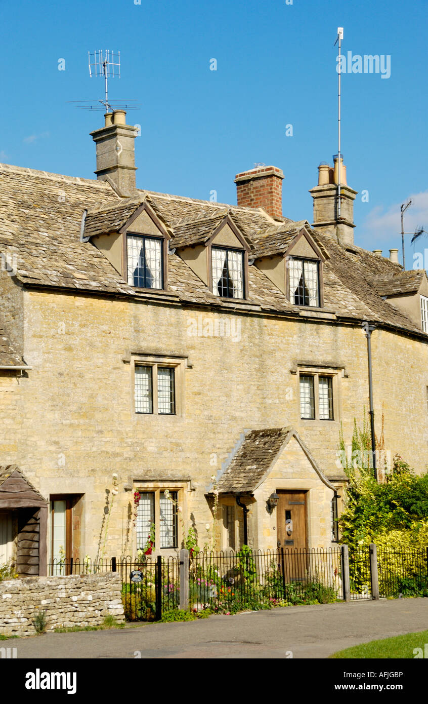 Haus in hübschen Cotswold Dorf des unteren Schlachtung Gloucestershire England UK Stockfoto