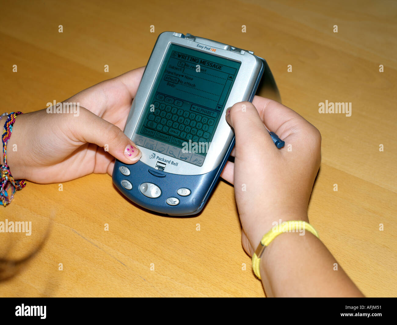 Teenager mit Palm Pilot persönlicher Organizer Stockfoto