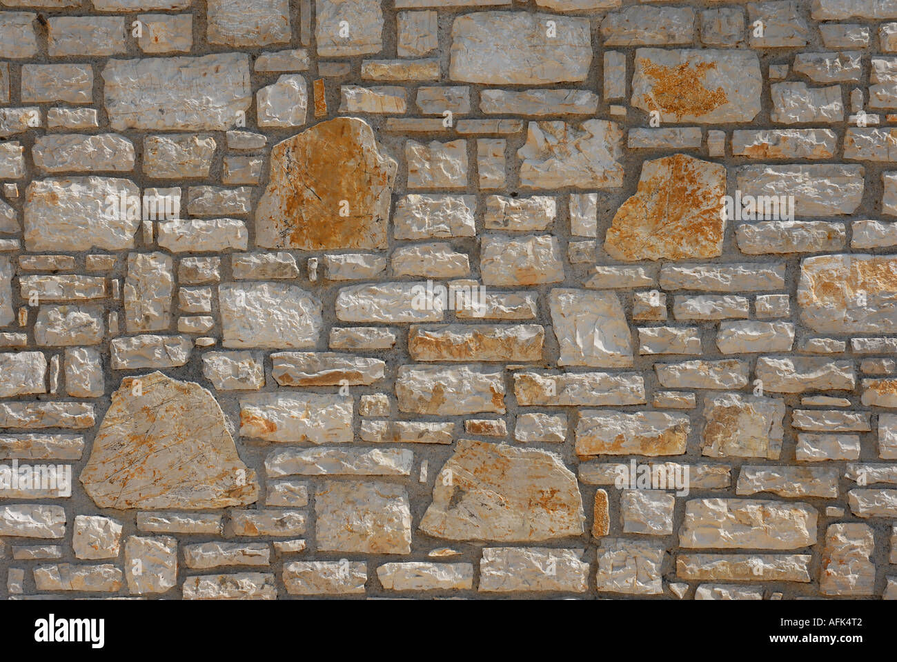 Abschnitt der modernen stein Wand leuchtet durch einen Blick leichte Textur zu betonen Stockfoto