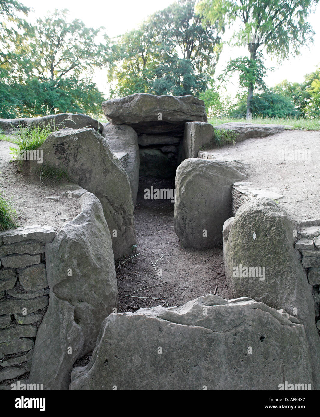 Nahaufnahme von Wayland Schmiede innere Grabkammer, neolithische Grabkammer (Dolmen), Oxfordshire, England, UK Stockfoto