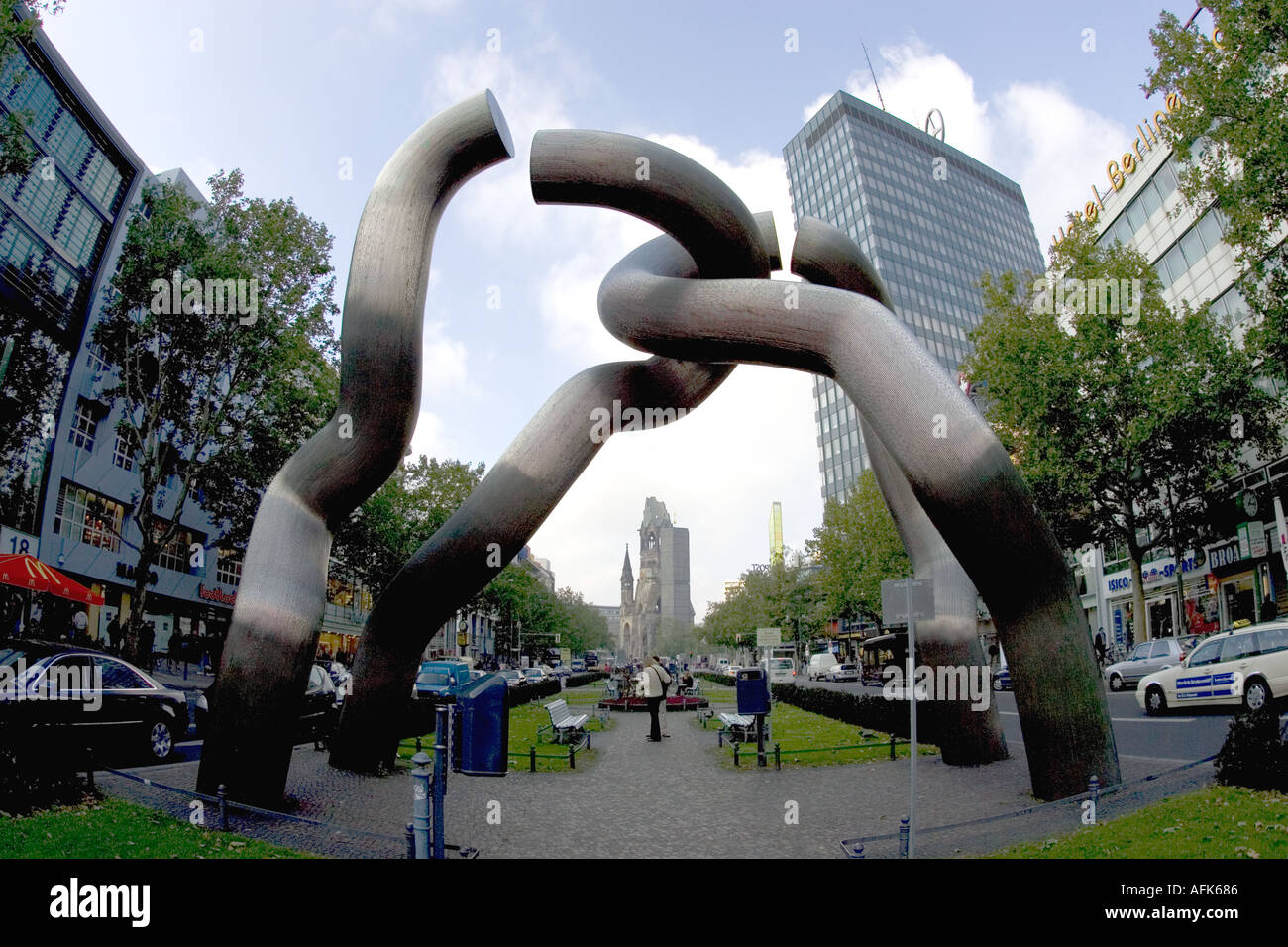 Berlin Skulptur zeigt die geteilte Deutschland in Tauenzienstrasse Berlin Stockfoto