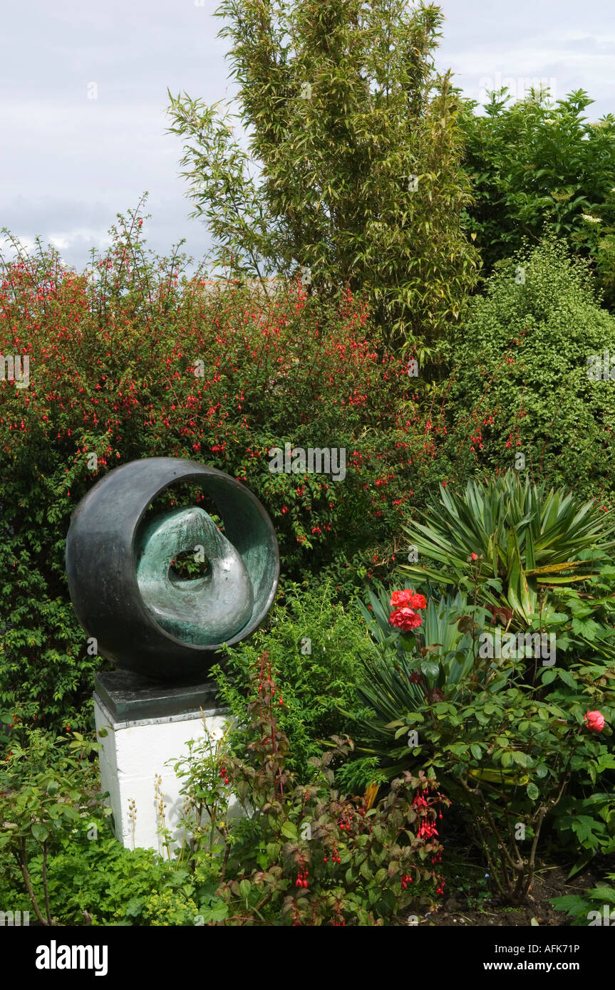 Skulptur des 20. Jahrhunderts britische Bildhauerin Dame Barbara Hepworth, auf dem Display an das Barbara Hepworth Museum in St Ives Stockfoto