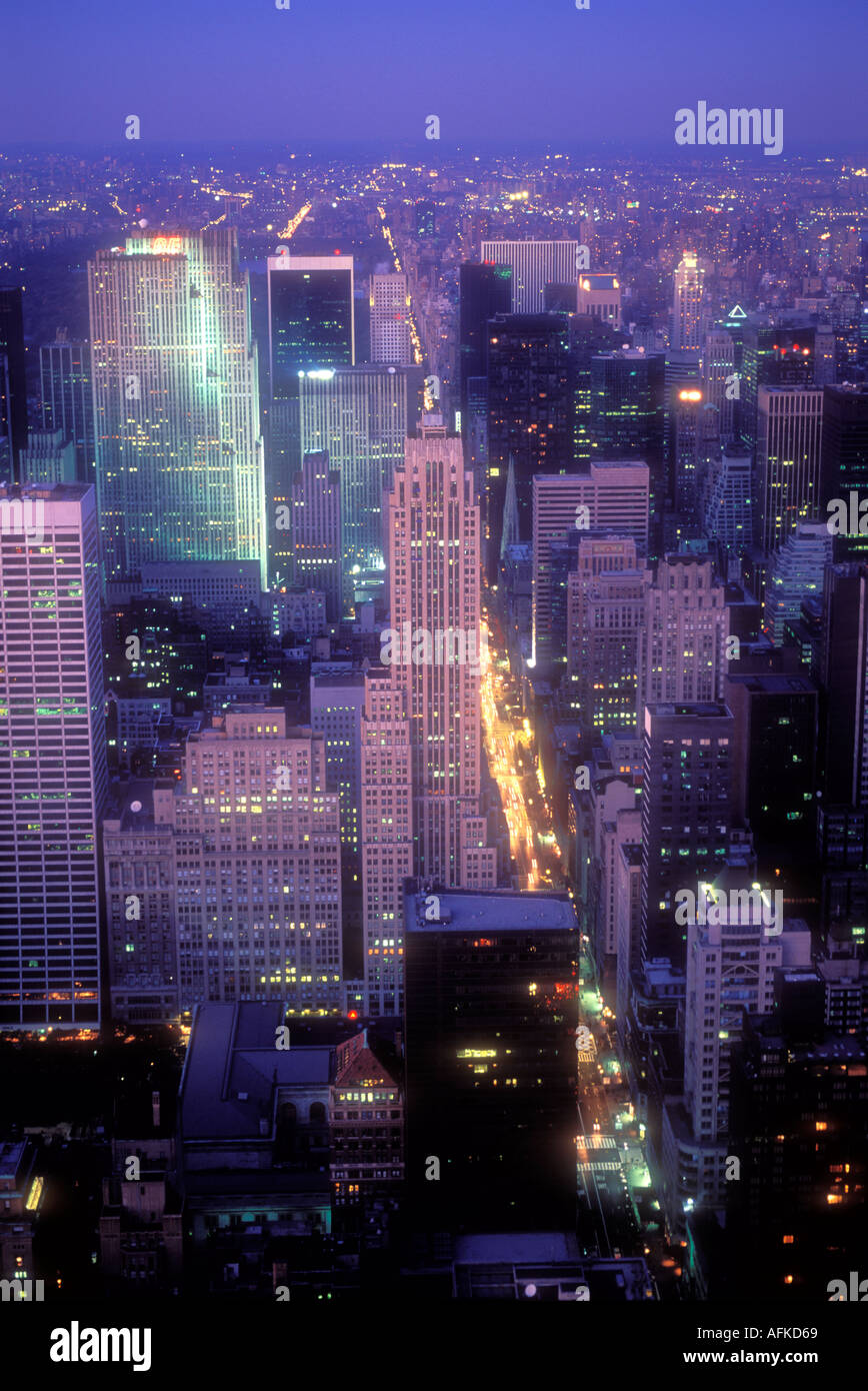 Skyline von New York City bei Nacht New York USA Stockfoto