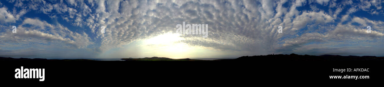 Sonnenuntergang mit Makrele Wolkenbildung Stockfoto