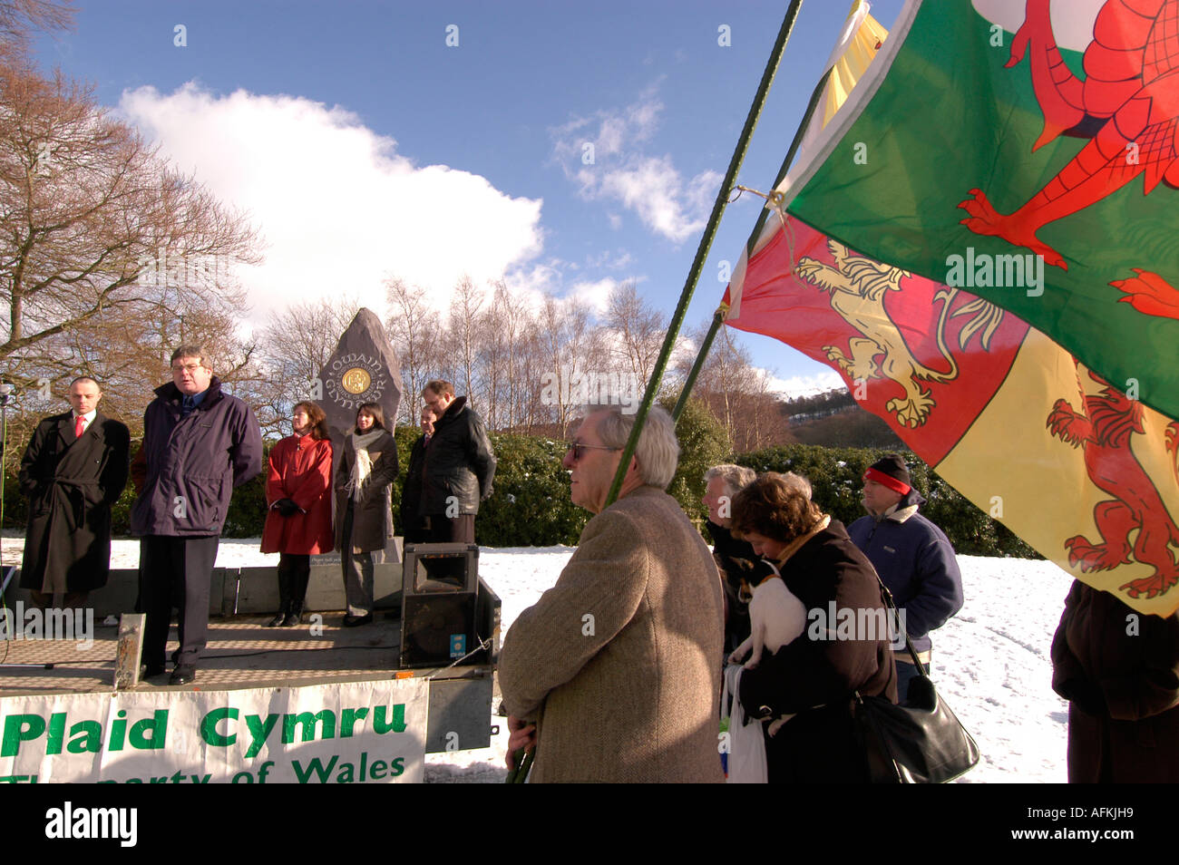 Menschen bei einer Kundgebung fordern ein neues Parlament für Wales Machynlleth, Powys Cymru UK Stockfoto