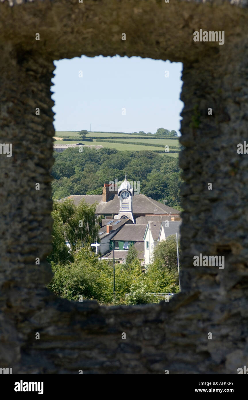 Blick auf das Dorf von der Burg Ruinen Newcastle Emlyn Carmarthenshire Wales cymru Stockfoto