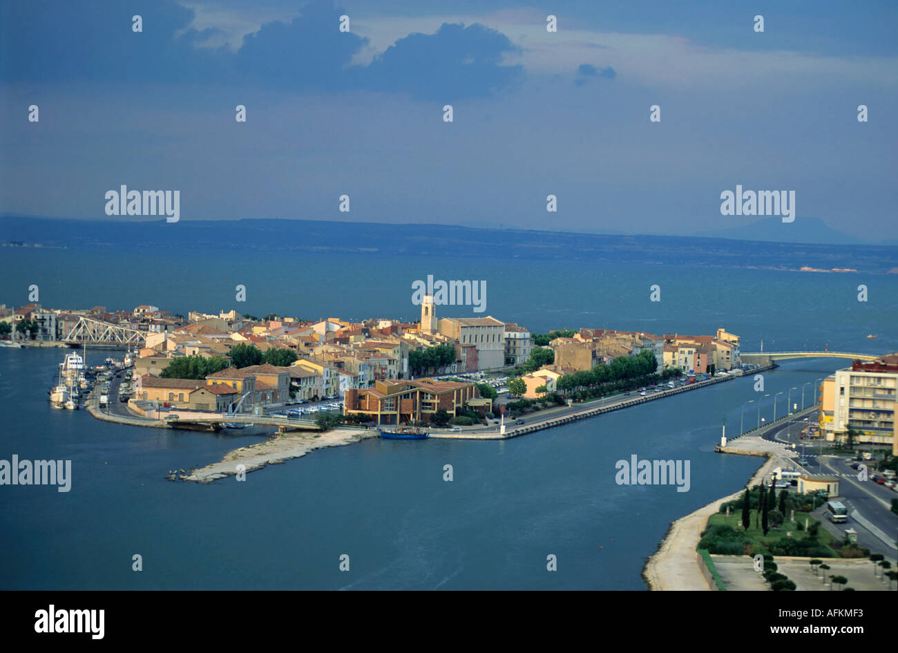 Martigues, Provence, Frankreich - das alte Dorf Insel in der Etang de Berre / Berre See oder Teich in der Abenddämmerung Stockfoto