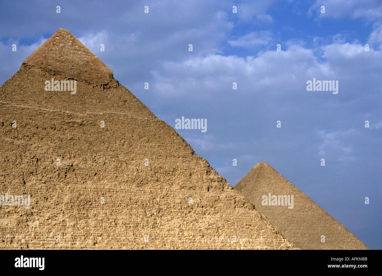 Blick auf die Chephren-Pyramide und der großen Pyramide, Gizeh, Kairo, Ägypten. Stockfoto