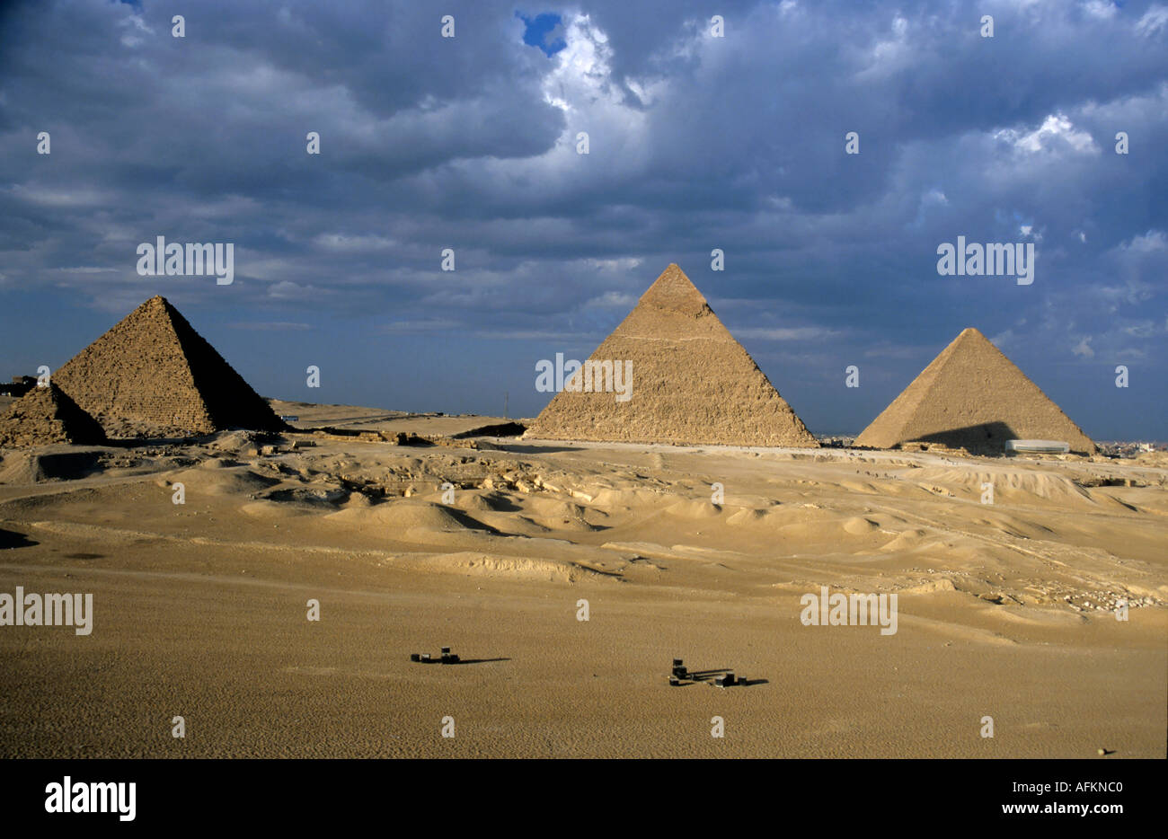 Pyramiden, Ägypten: Chephren-Pyramide, Mykerinos-Pyramide und die große Pyramide von Gizeh, Kairo, Ägypten. Stockfoto