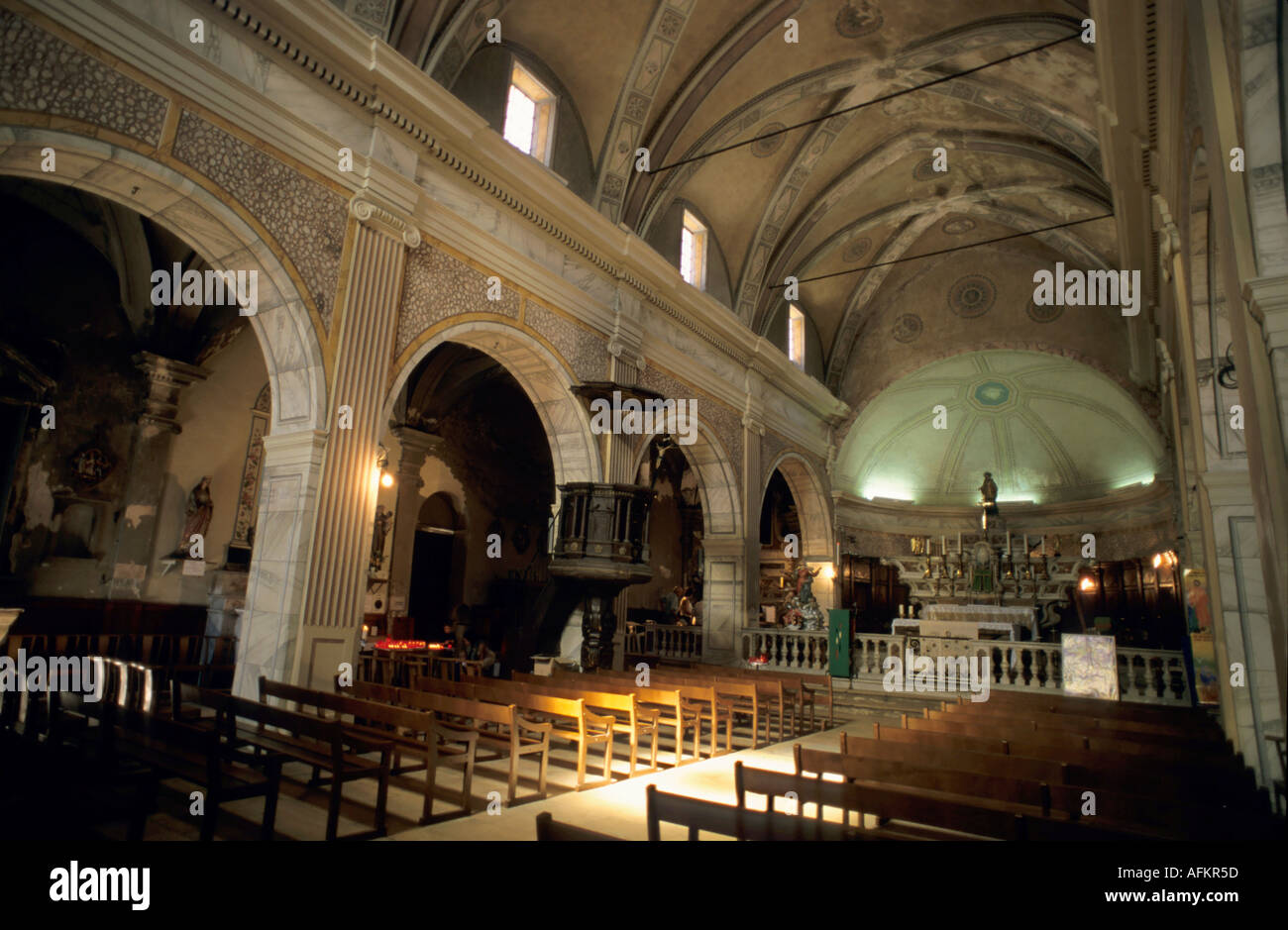 Innenraum der Kirche Sainte Marie Gewalt in Bonifacio, Korsika, Frankreich. Stockfoto