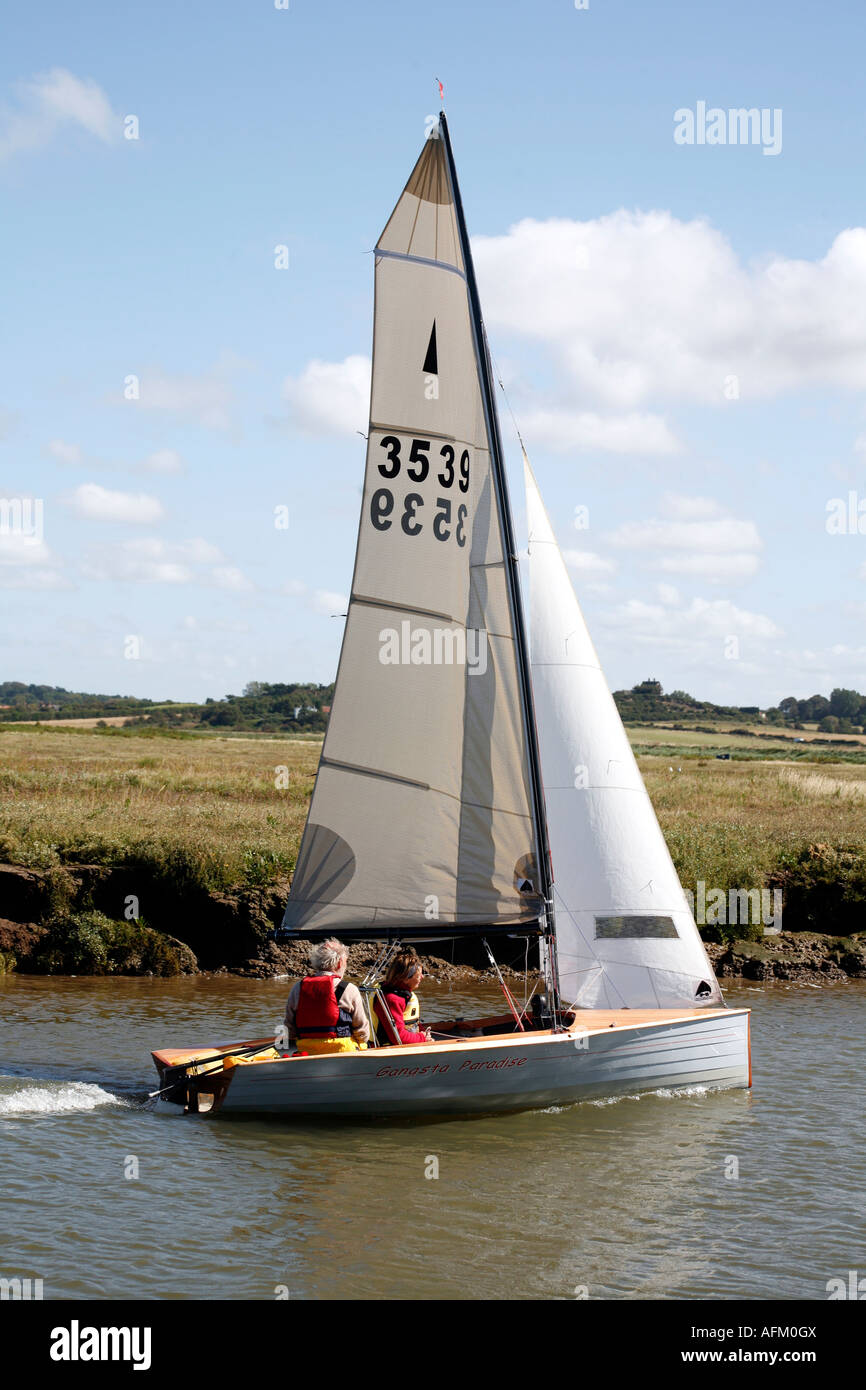 Segeln an der Morston Kai Norfolk in England Stockfoto Segeln an der Morston Kai Norfolk in England Stockfoto