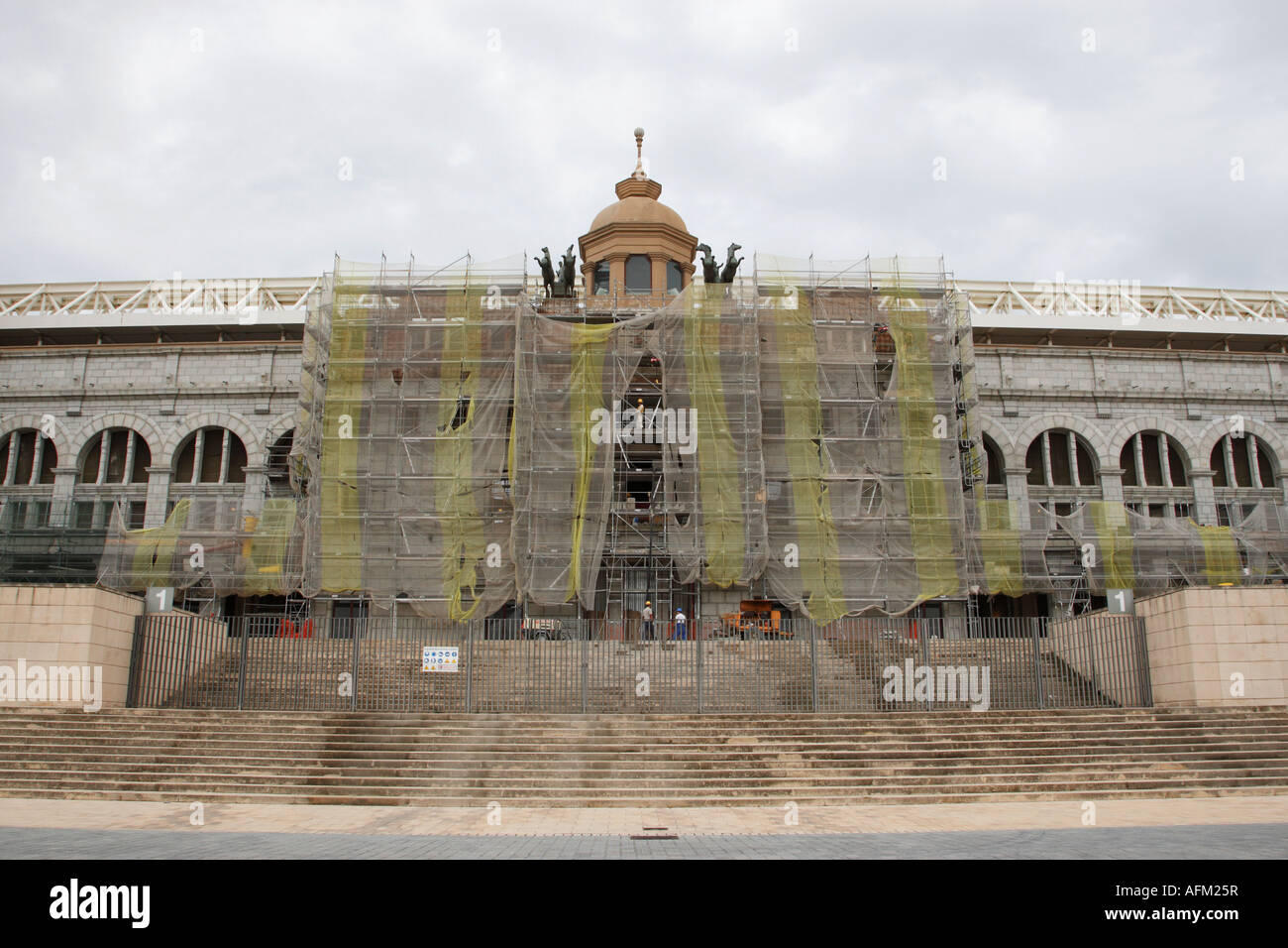 Barcelona Olympiastadion Anella Olimpica außen mit Bauarbeiten im Gange Barcelona Spanien Europa Stockfoto