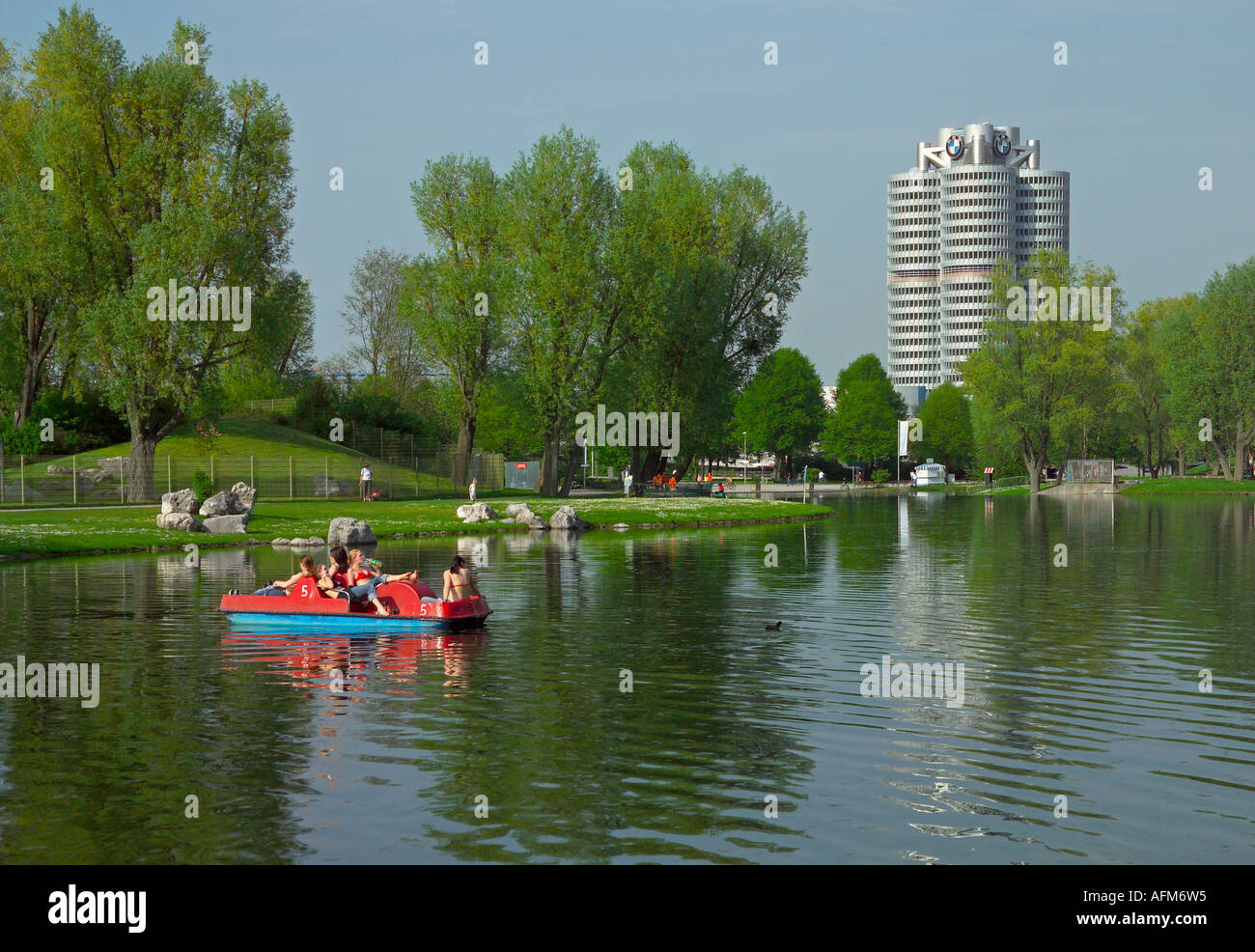Europa Deutschland Bayern Bayern München München Olympiapark BMW Gebäude Stockfoto