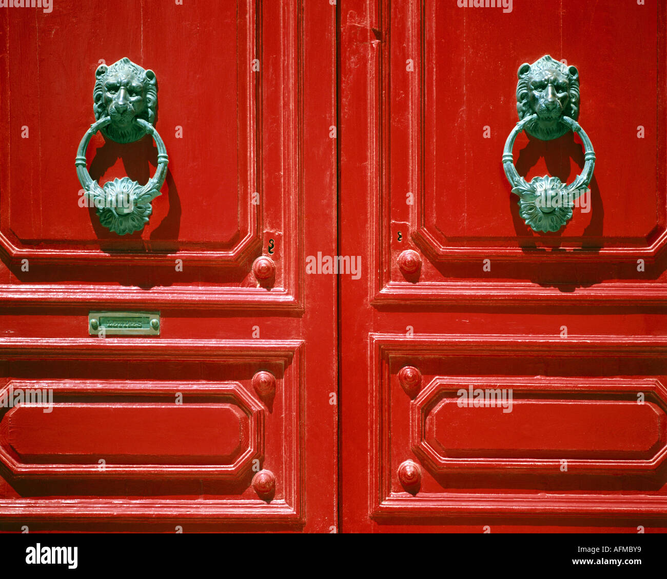 MT - MDINA: Rote Tür Detail in der historischen alten Hauptstadt Stockfoto