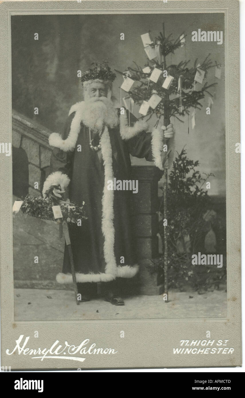 Kabinett Foto des Weihnachtsmanns auf einen juvenilen Kostümball Winchester [Hampshire] 6. Januar 1898 Stockfoto