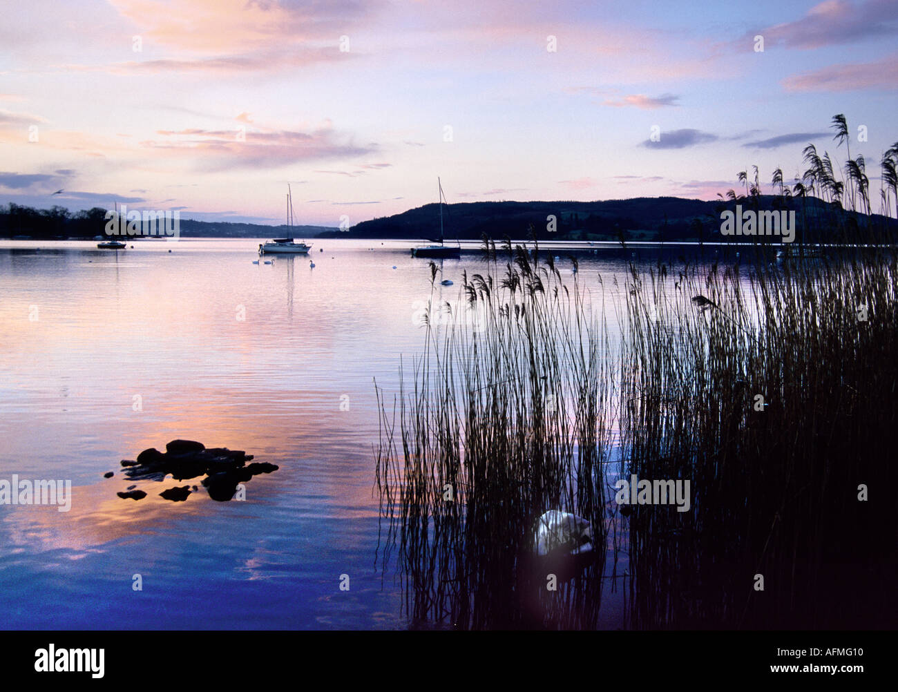 Lake Windermere in der Nähe von Ambleside im Morgengrauen Stockfoto