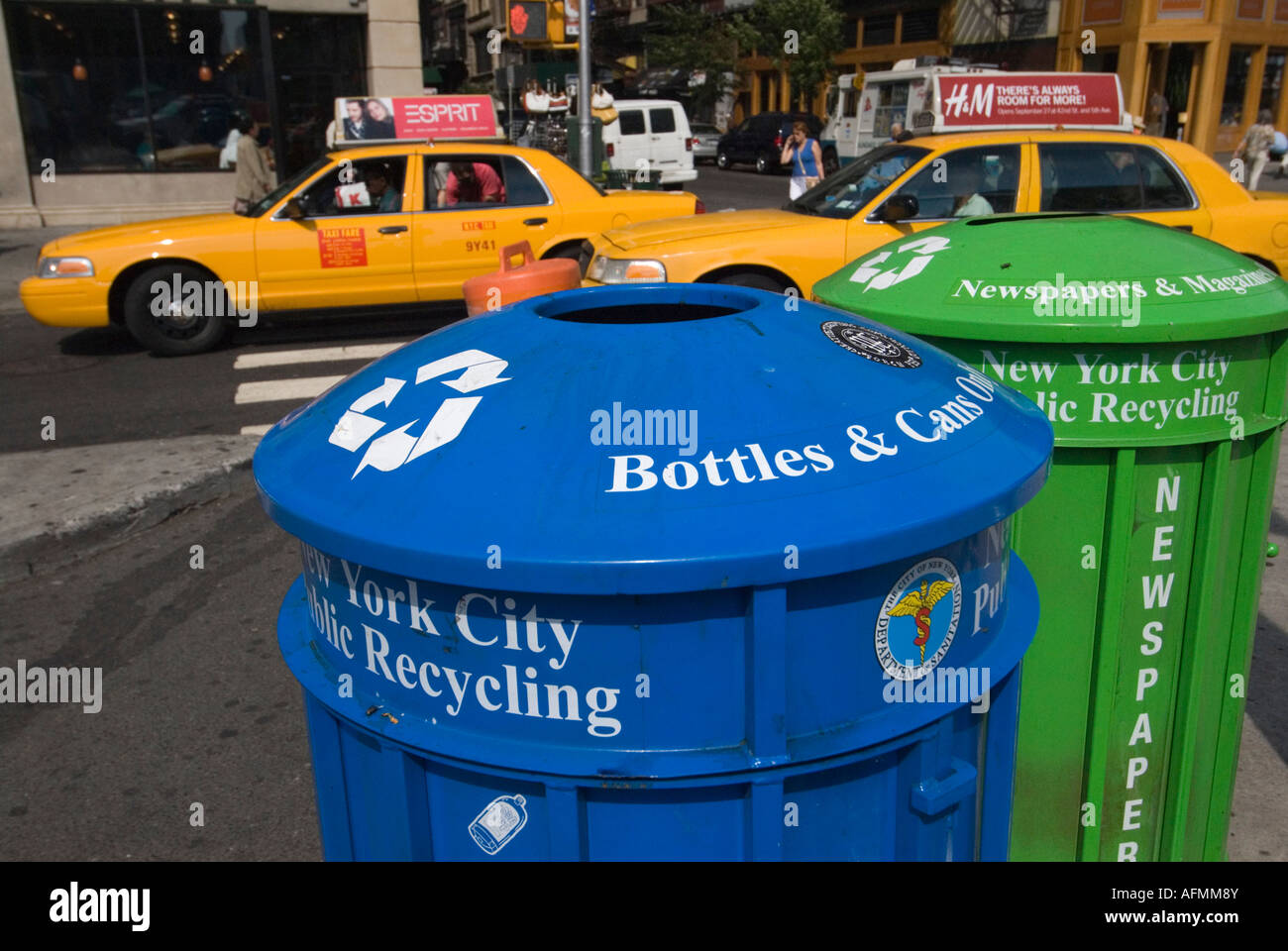 Recycling Dosen am Union Square in Manhattan Stockfoto