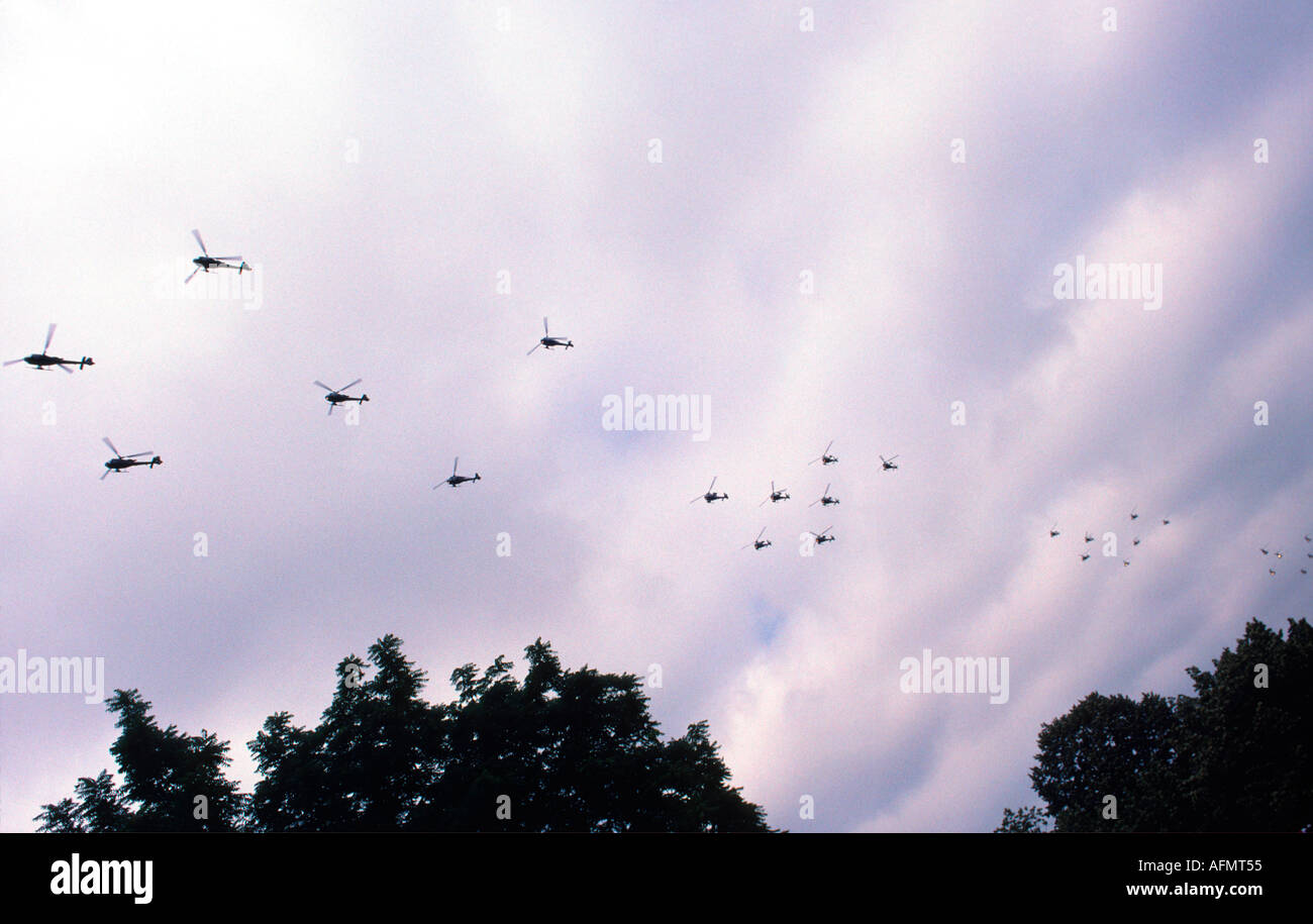 23872 militärische Hubschrauber fliegen über die Bastille Day Parade Paris Frankreich Europa Stockfoto
