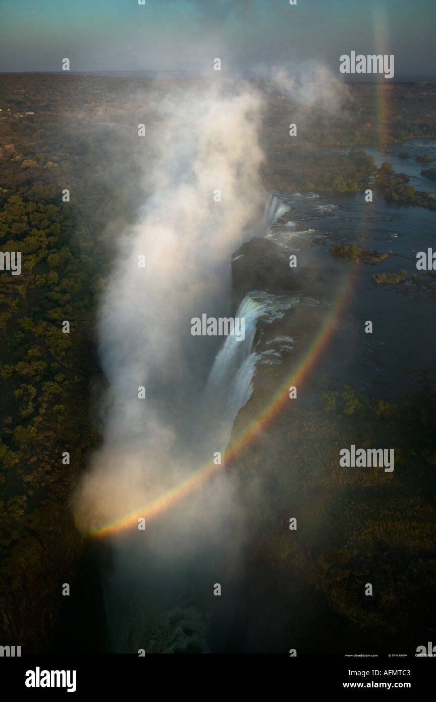 Regenbogen am Viktoriafälle, Simbabwe Stockfoto
