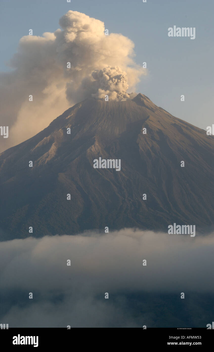 Aktiven Vulkan Tungurahua 5016m gesehen von Cotalo Road Anden Ecuador Südamerika Stockfoto