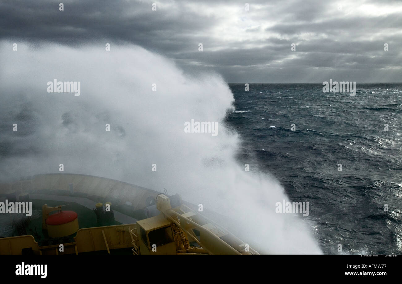 Ice Breaker Absturz durch stürmische See Antarktis Stockfoto