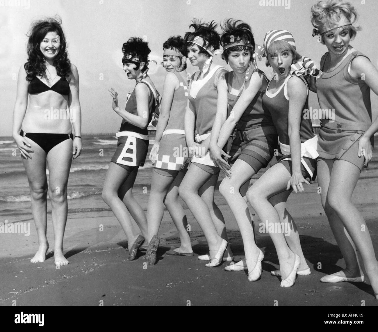Mode, Frauen, in Strandbekleidung, 1960er, 60er, Stockfoto