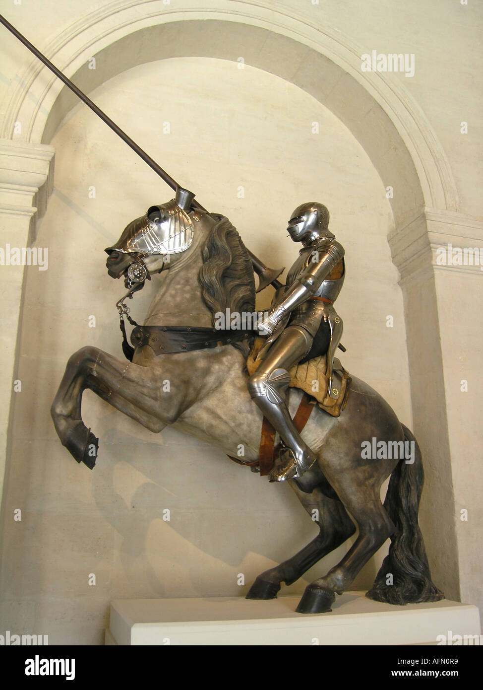 Modell des Soldaten auf springende Pferd in Rüstung gekleidet Anzug Musee de l'Armee Dome des Invalides Paris Frankreich Stockfoto