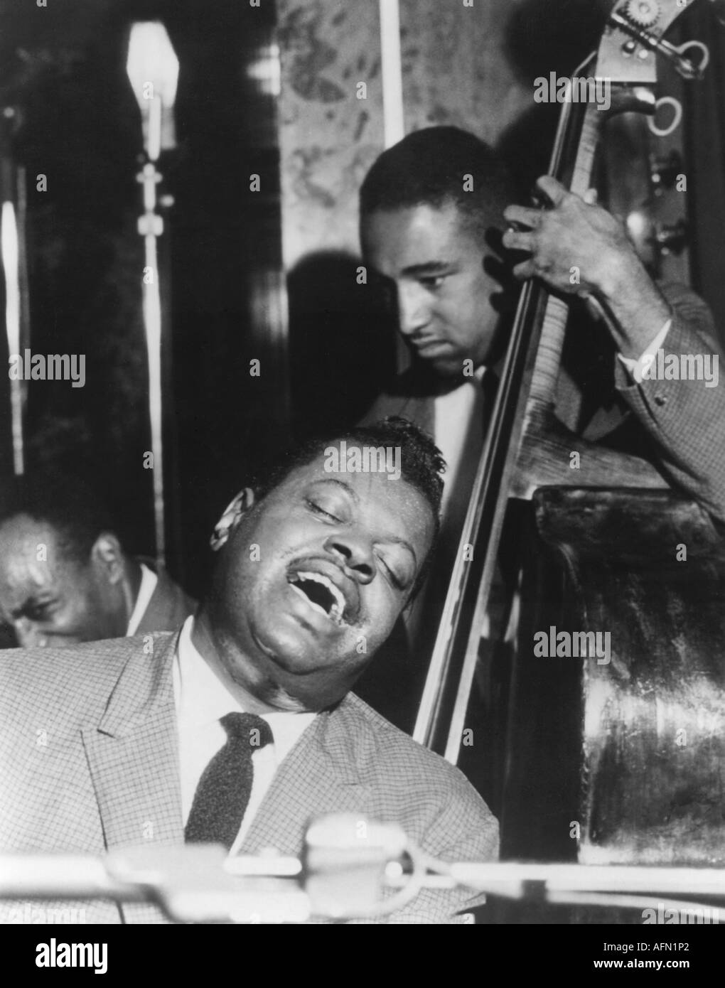 Peterson, Oscar Emmanuel, 15.8.1925 - 23.12.2007, kanadischer Musiker (Jazz), halbe Länge, am Klavier sitzend, während der Aufführung, Oscar Peterson Trio, Gesang, 1960er Jahre, Stockfoto