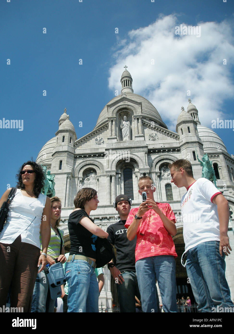 Touristen vor Sacre Coeur Montmartre Paris Frankreich Stockfoto