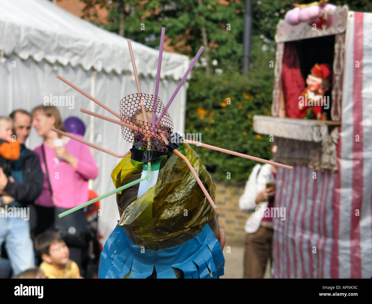 Punch and Judy show beim jährlichen Thames Festival in South Bank in London UK Stockfoto
