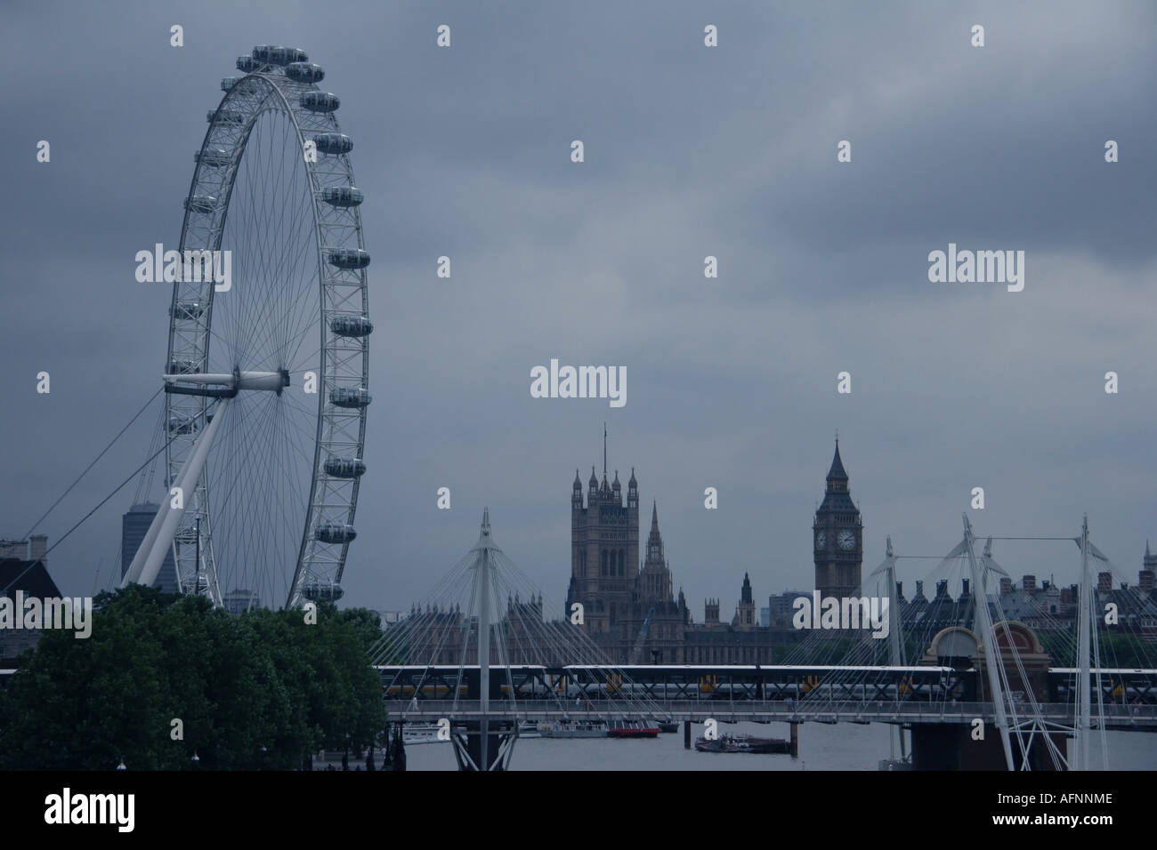 Millennium Wheel und Häuser des Parlaments, Zentral-London Stockfoto Millennium Wheel und Häuser des Parlaments, Zentral-London Stockfoto