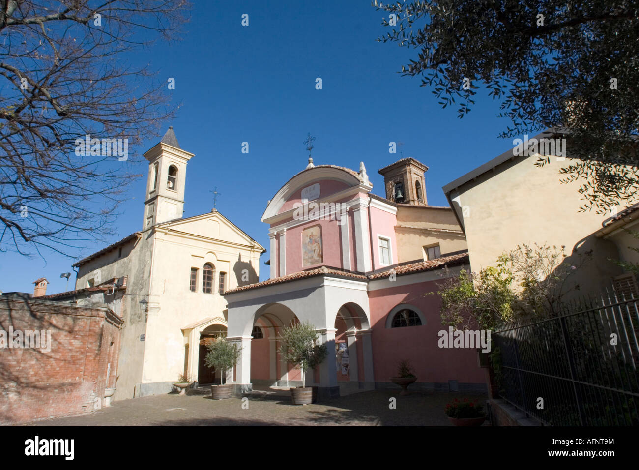 Kirchen, Barolo, Piemont, Italien Stockfoto