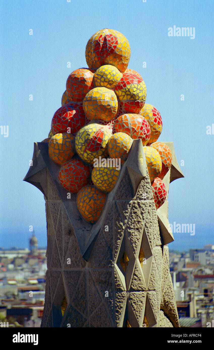 Spire von einem Turm der Gaudi s berühmten Kathedrale La Sagrada Familia in Barcelona Spanien Stockfoto