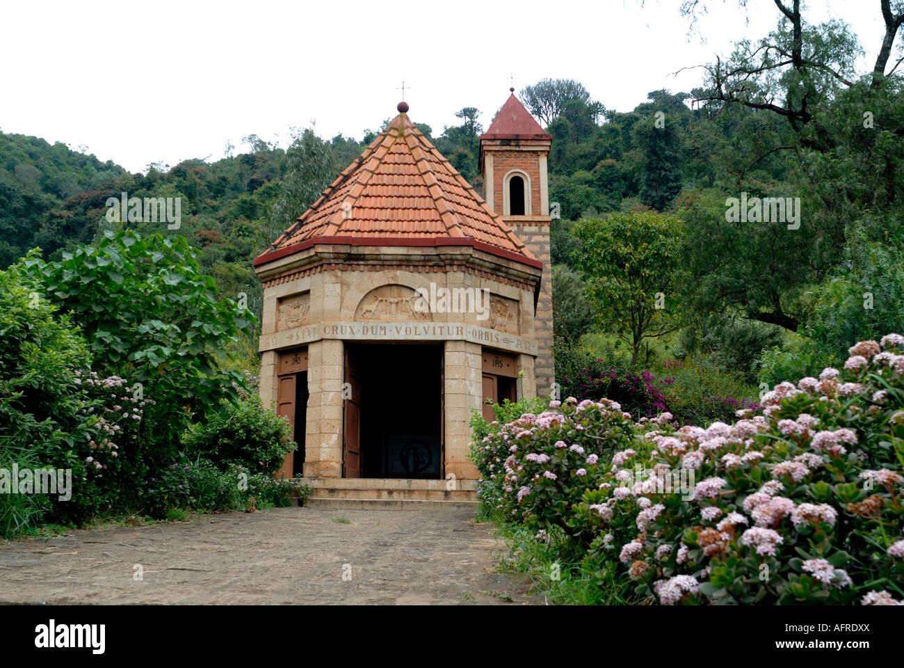 Italienische römisch-katholische Kapelle gebaut von Kriegsgefangenen am Fuß der Böschung die Great Rift Valley in Kenia Stockfoto
