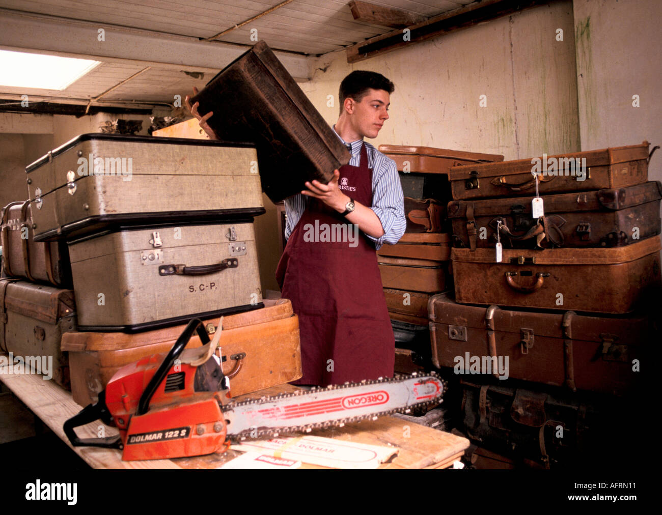 Auktion in einem Landhaus Verkauf Newnham Hall Northamptonshire 1994, Christies Porter Umzug Zeug das zum Verkauf macht zugänglicher 1990er Jahre Großbritannien Stockfoto