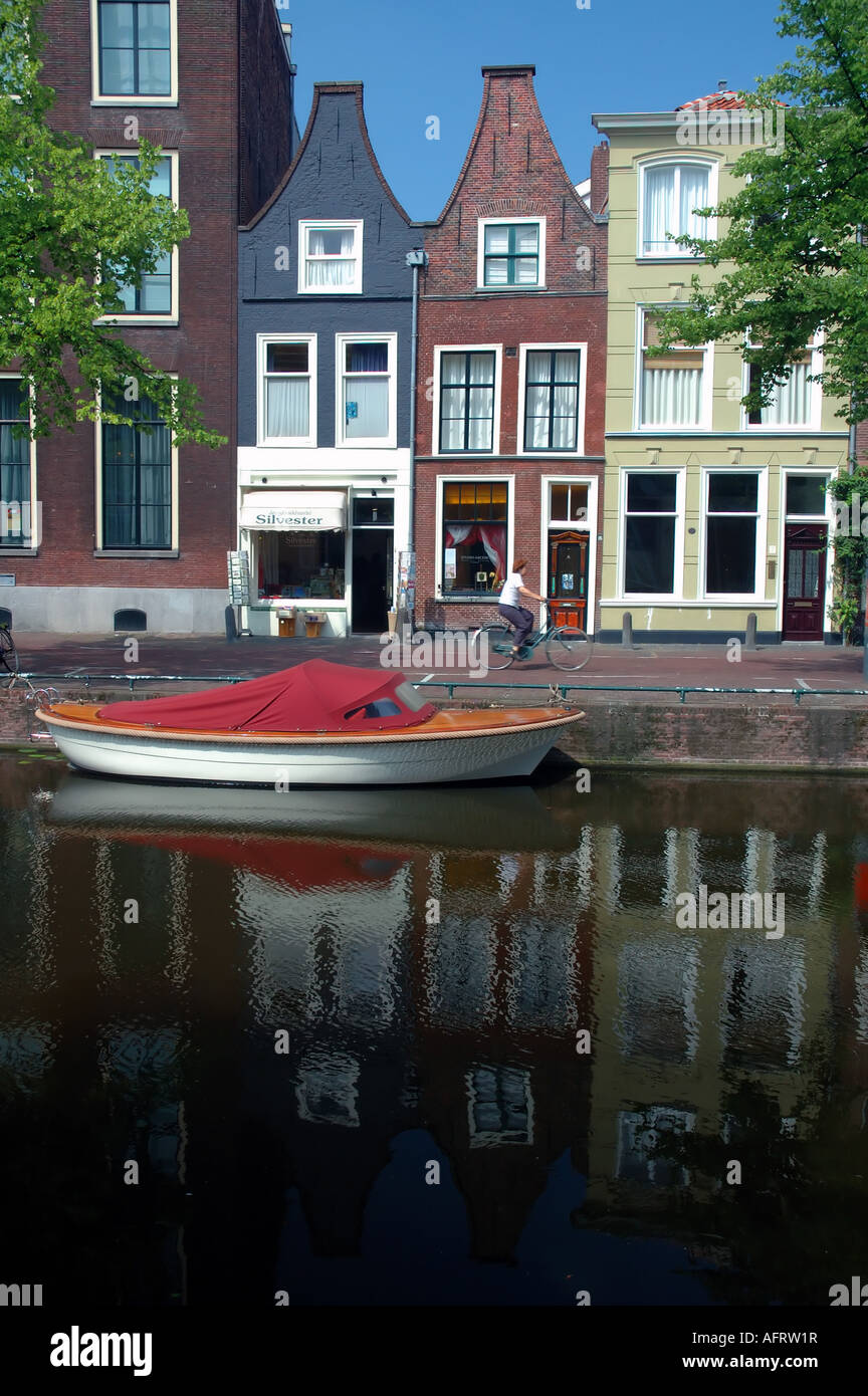 Traditionellen holländischen Kanal Häuser entlang des Kanals Rapenburg Leiden Niederlande Stockfoto
