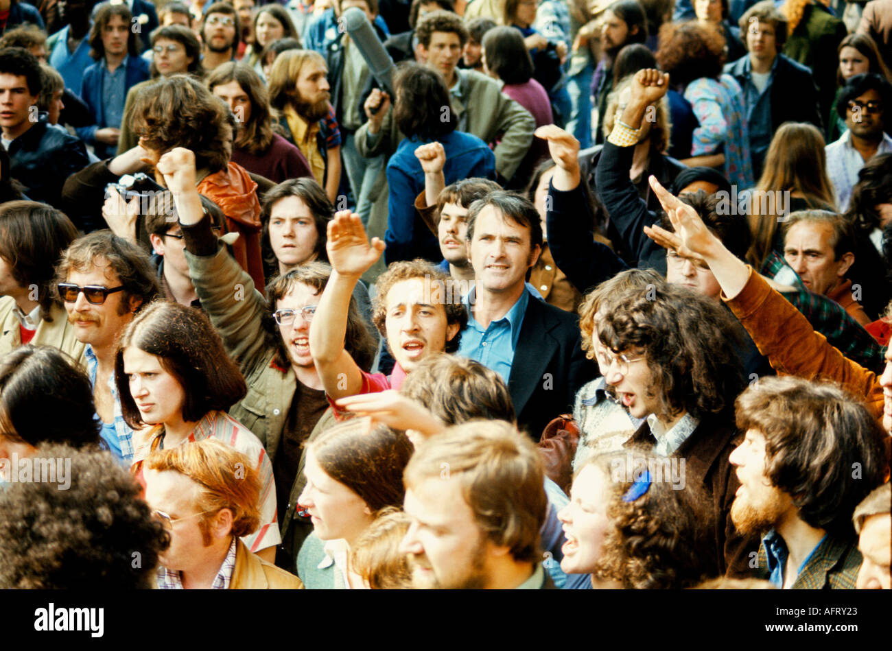 Grunwick Arbeitskämpfe und Streiks. Streikposten Support für asiatische Frauen bei der Filmentwicklung Fabrik 1977 1970s UK HOMER SYKES schlagen Flying Stockfoto