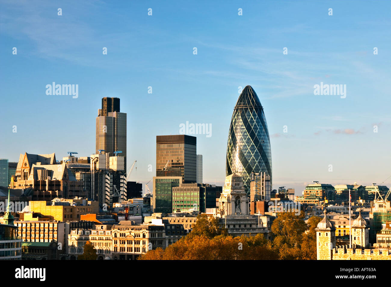 30 St Mary Axe Swiss Re Gherkin Wolkenkratzer Tower in London England UK Stockfoto