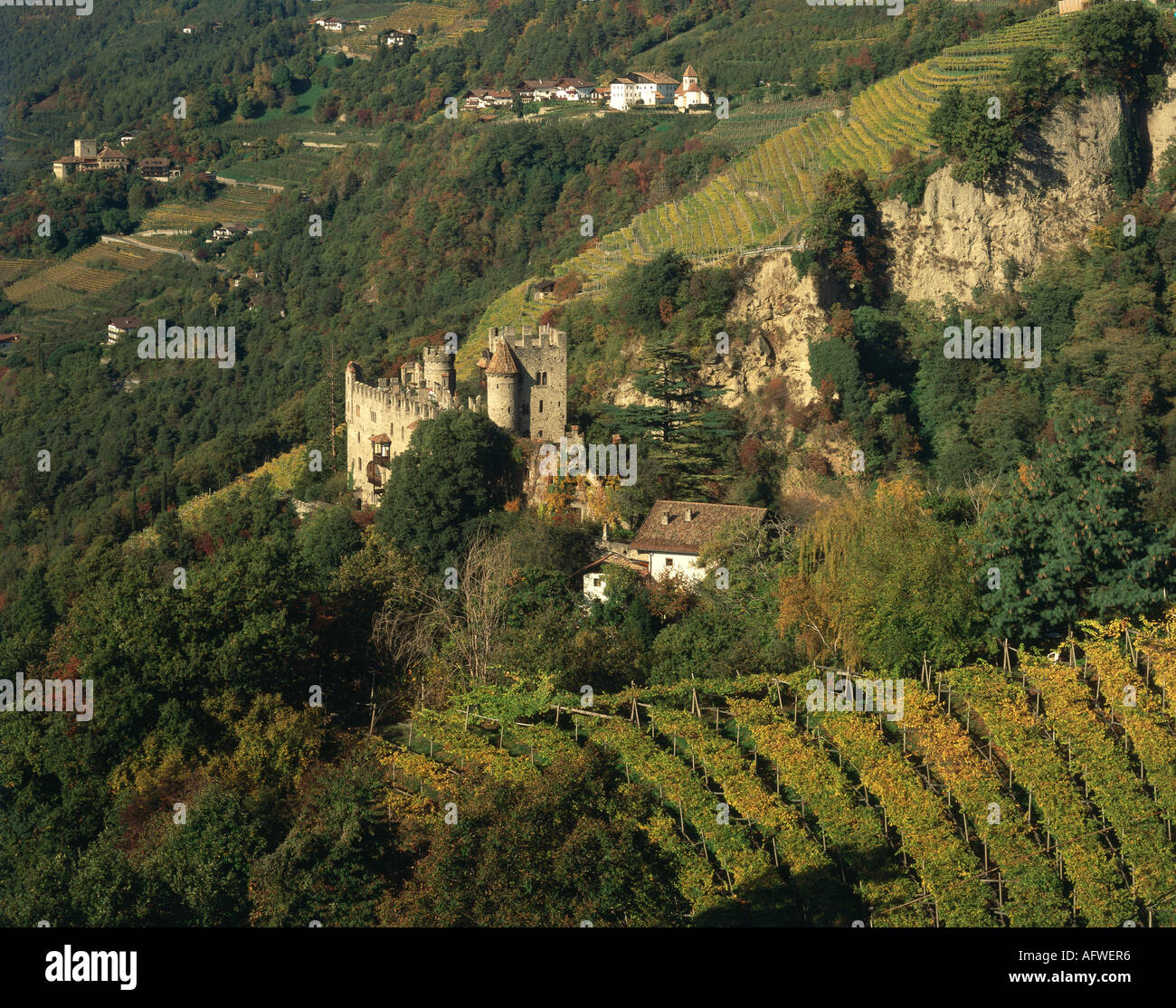 Architektur, Burgen, Brunnenburg in der Nähe von Dorf Tirol, Außenansicht, 1241-1253, Meran, Südtirol, Italien,, Additional-Rights - Clearance-Info - Not-Available Stockfoto