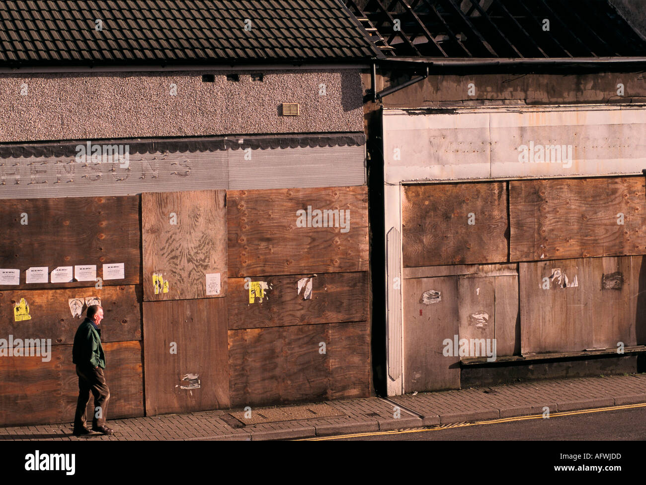 Die Rezession schloss sich an den Highstreet-Geschäften an. Großbritannien 1990er Jahre 1998 Mountain Ash Wales. HOMER SYKES Stockfoto