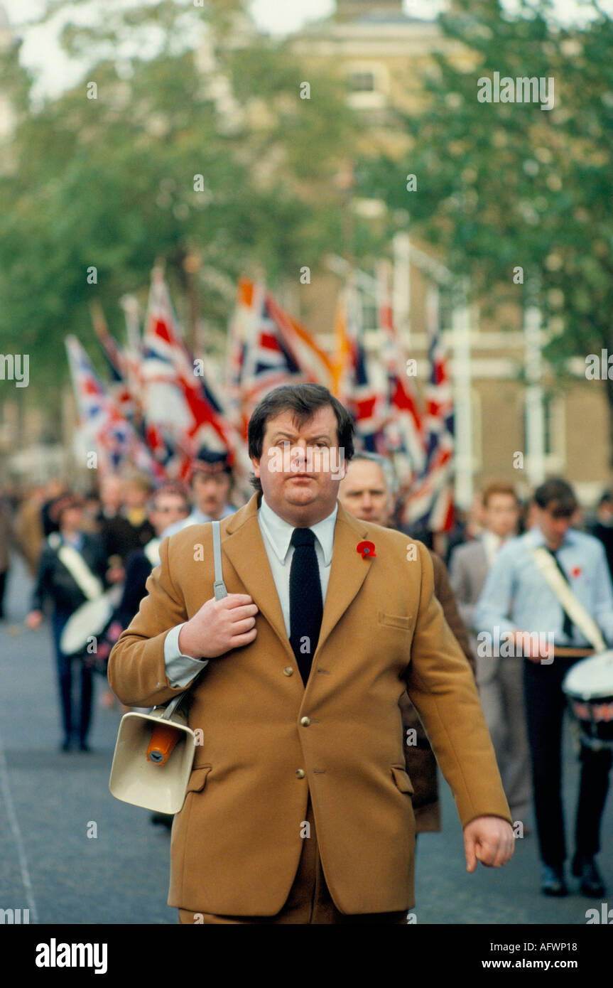 Martin Webster, die Nationalfront, führt die NF-Rallye zum Cenotaph am Remembrance Sunday. London, England, 13. November 1977,1970er, UK HOMER SYKES Stockfoto